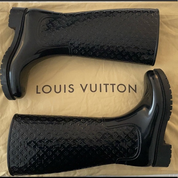 LOUIS VUITTON MONOGRAM RUBBER RAIN BOOTS - Picture 2 of 7